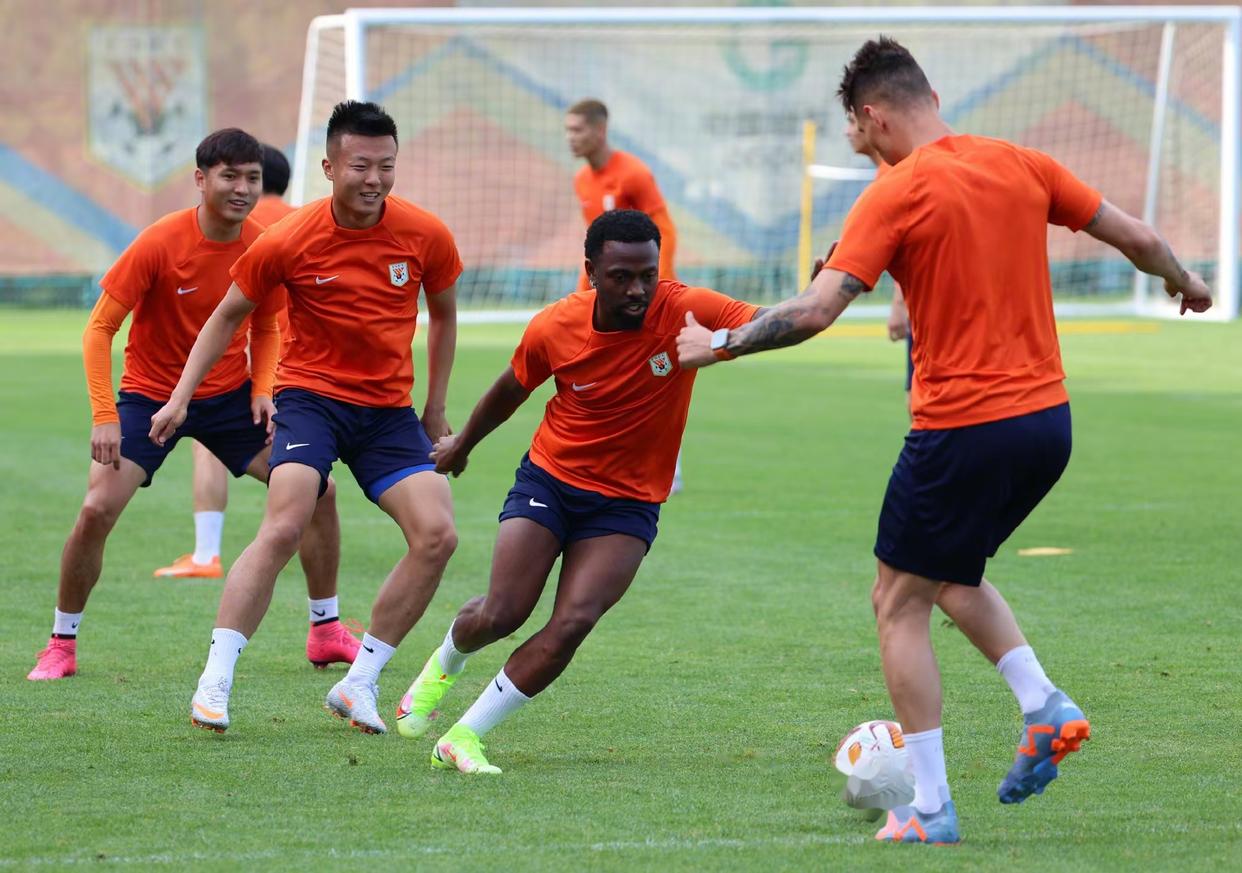 开云体育-包含上海申花内部会议纪要流出：清晨防线松动；荷甲使命明确；数据趋势出现新变化的词条-开云体育