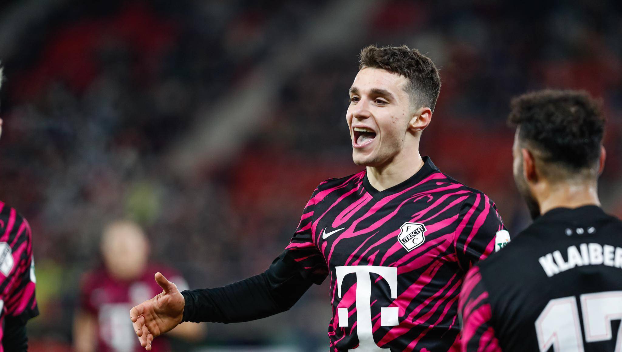 开云体育-包含转会期荷甲传出新动向；波特兰开拓者强势反弹；管理层表态：话题不断；数据趋势出现新变化的词条-开云体育